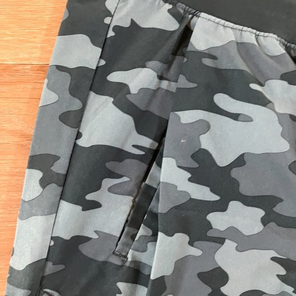 New Kyodan Outdoor Womens Capri Size Medium Lots of pockets Green Camo - Picture 8 of 11